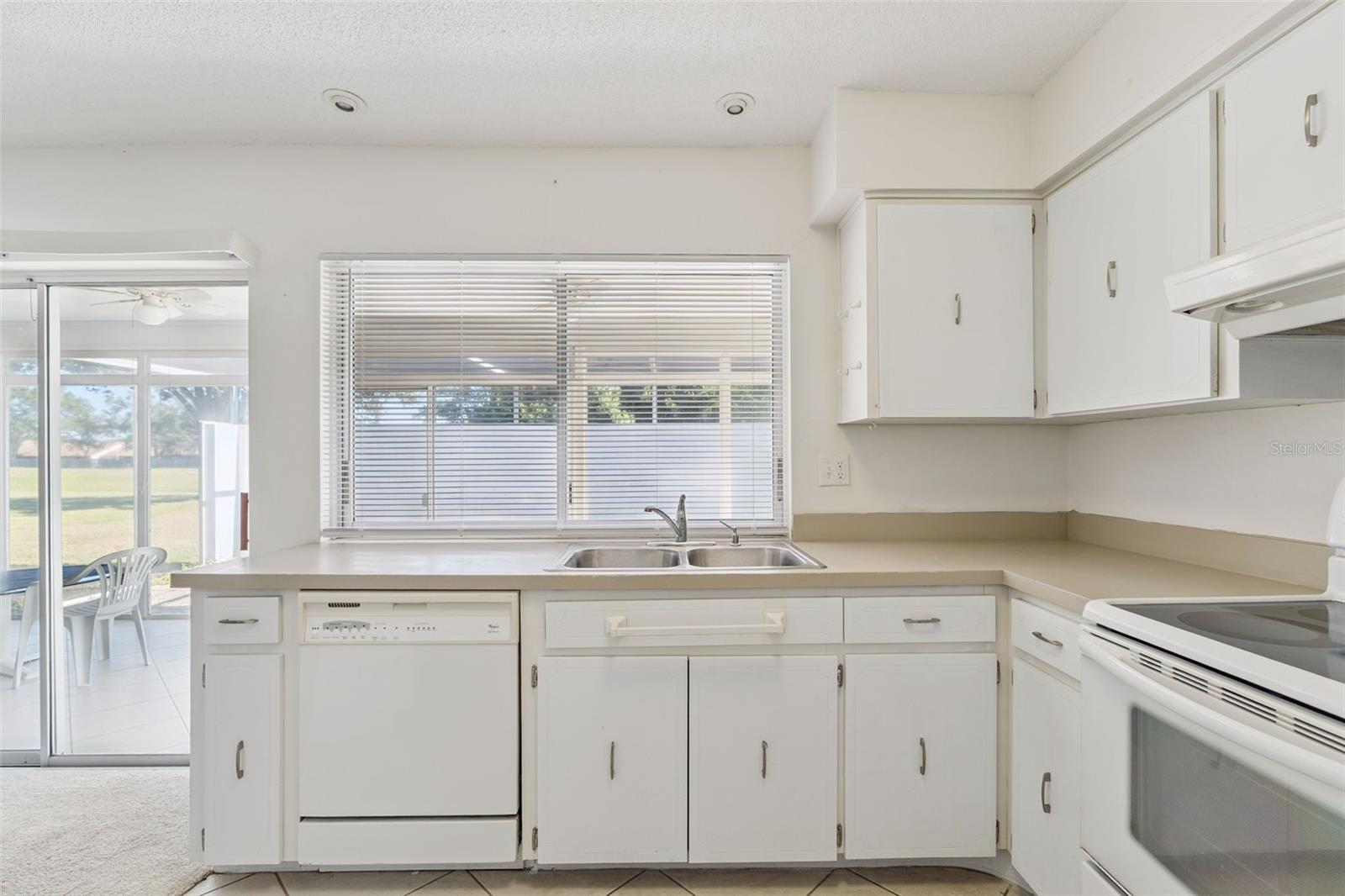 LAKES UNIT I THE - Residential Lease