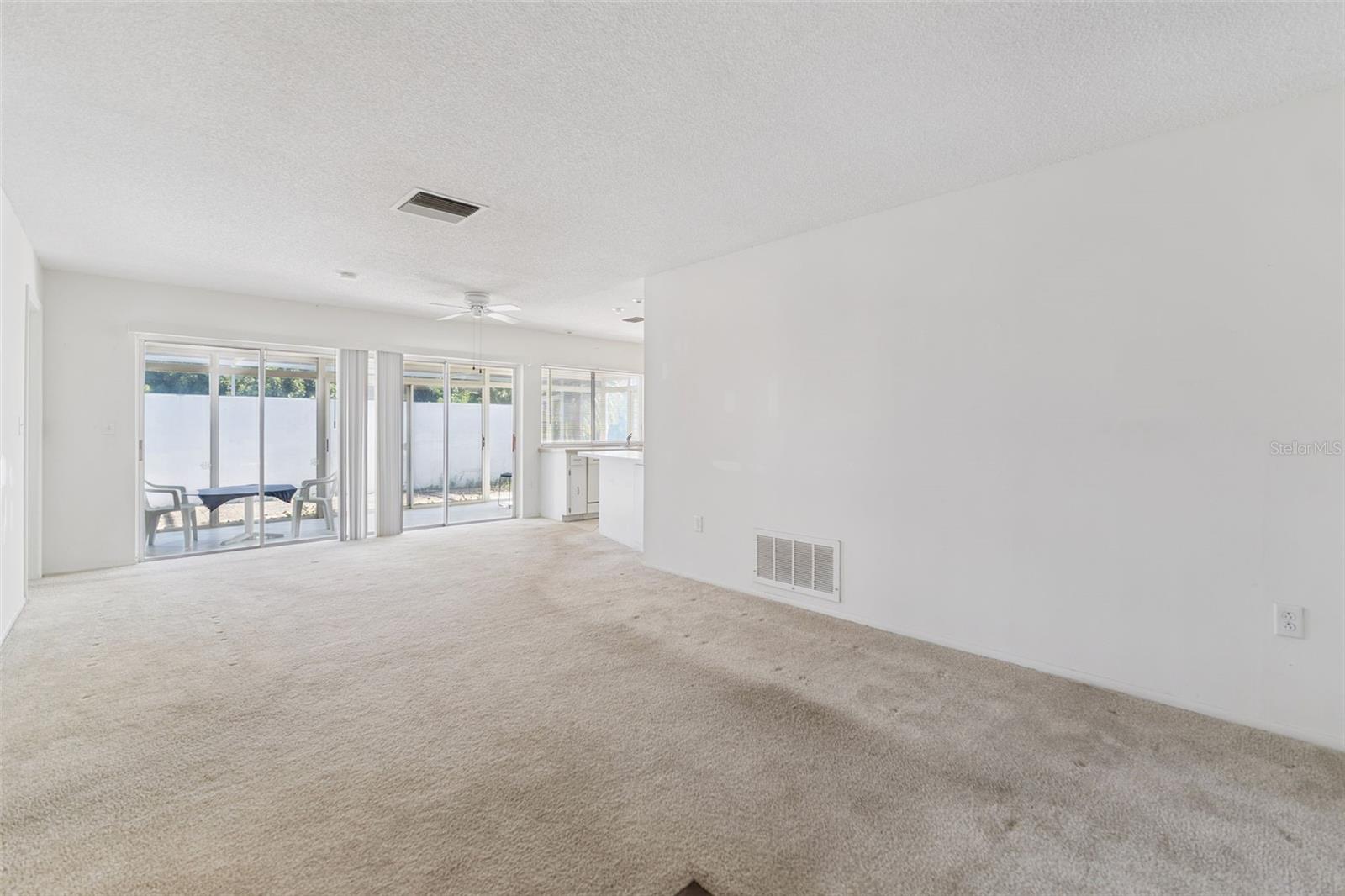 LAKES UNIT I THE - Residential Lease