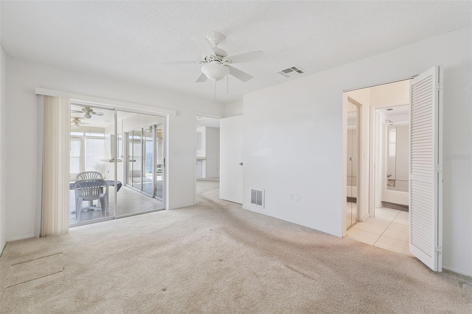 LAKES UNIT I THE - Residential Lease