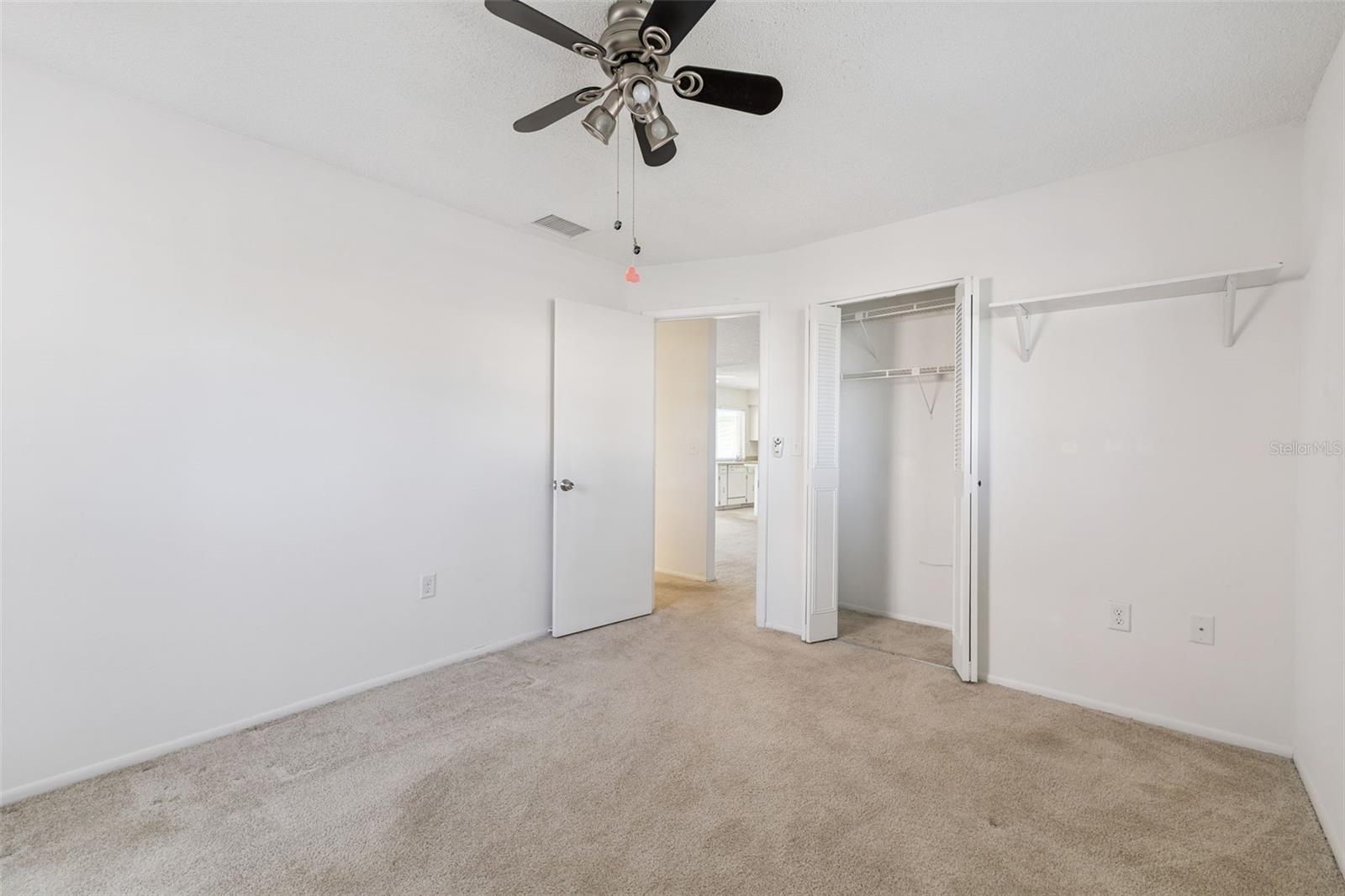 LAKES UNIT I THE - Residential Lease