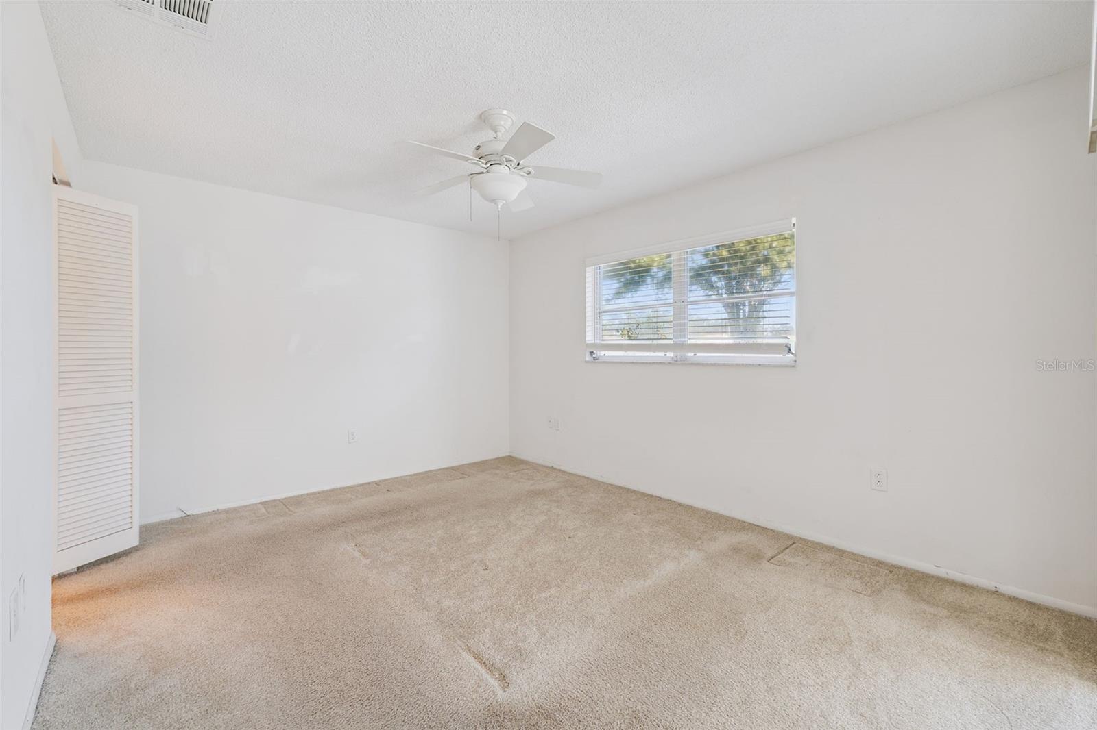 LAKES UNIT I THE - Residential Lease