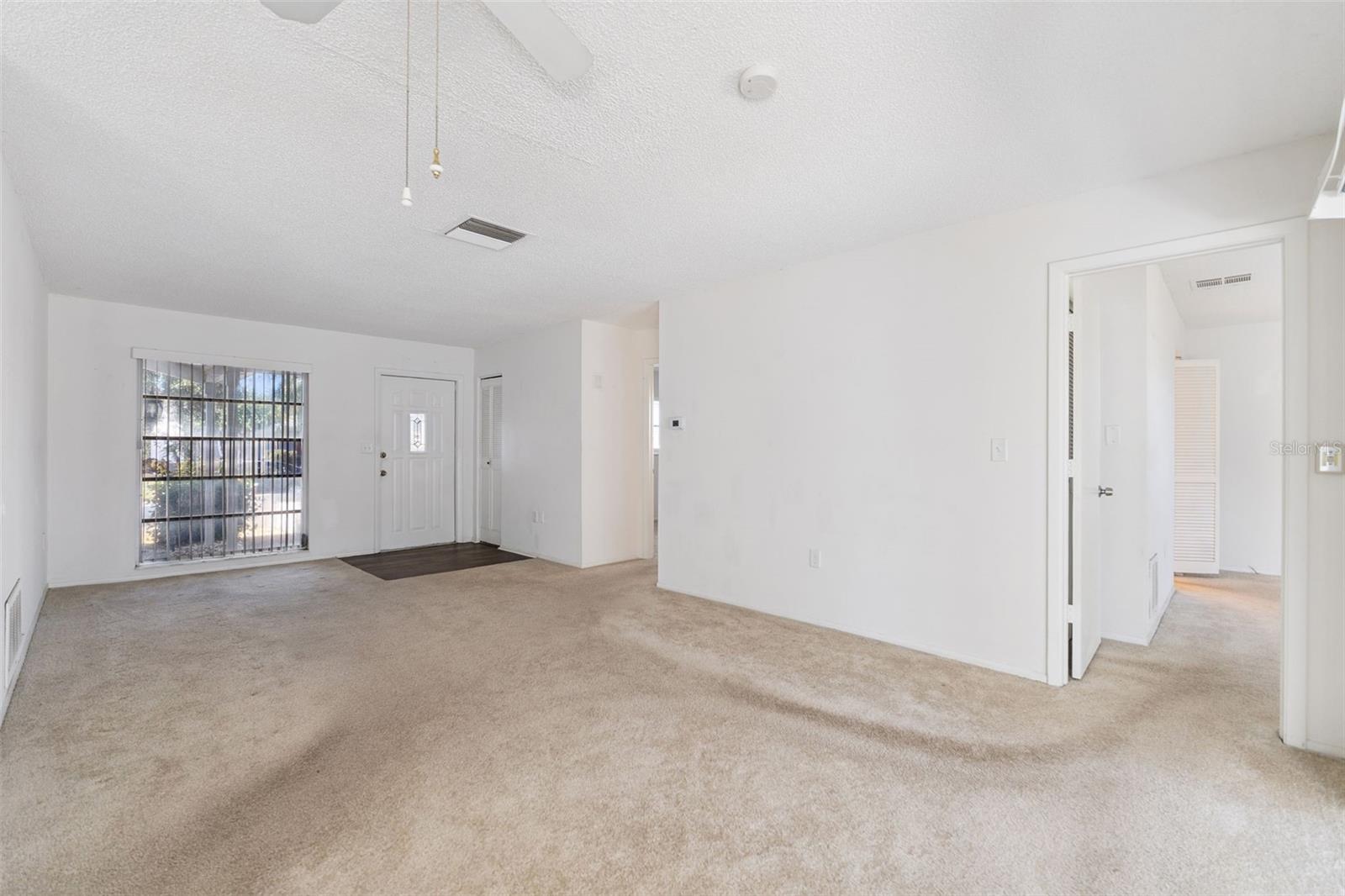 LAKES UNIT I THE - Residential Lease