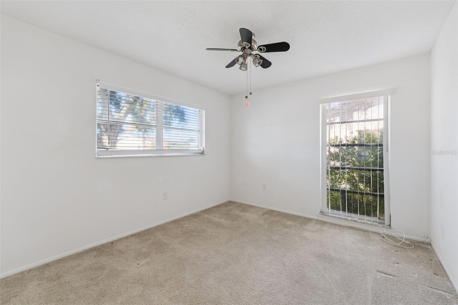 LAKES UNIT I THE - Residential Lease