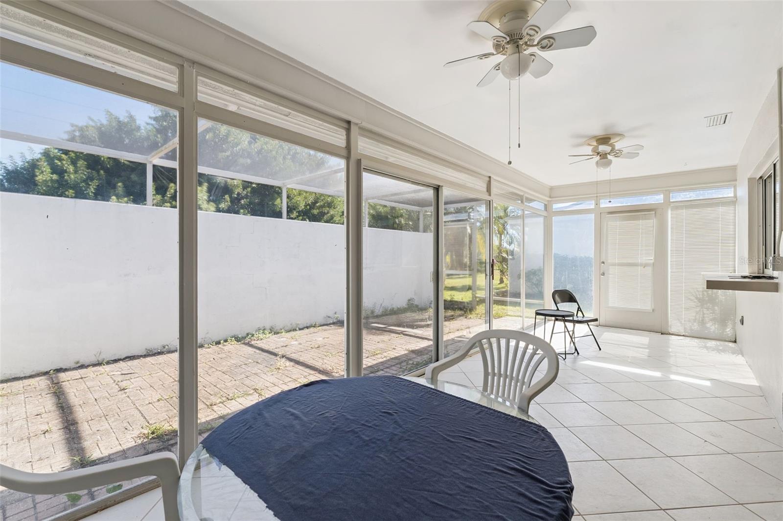 LAKES UNIT I THE - Residential Lease