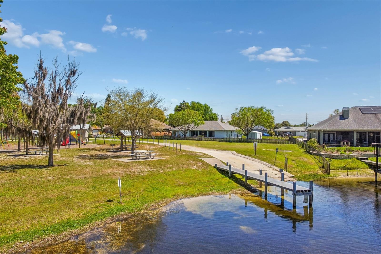 LAKE PADGETT - Residential