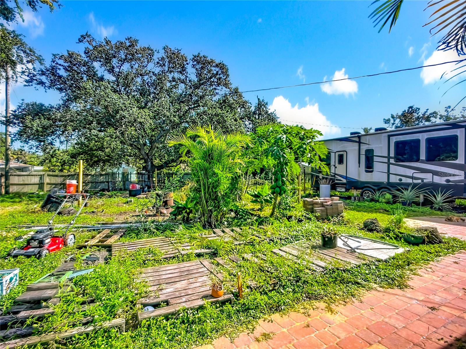 PALMETTO COUNTRY CLUB ESTATES FIRST UNIT - Residential