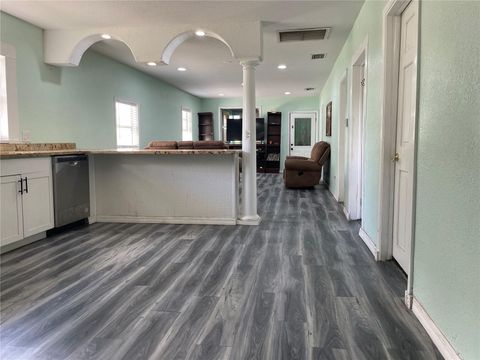 Photo of 3816 Lone Oak Road, Plant City, FL 33567 (MLS # TB8435749)