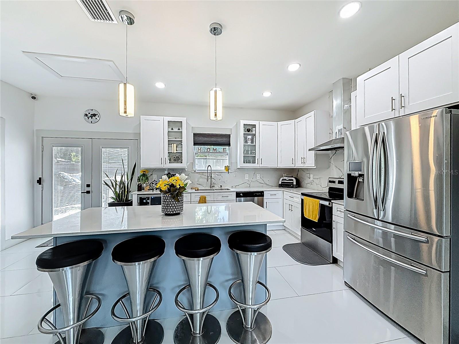 NO SUBDIVISION NAME - Residential