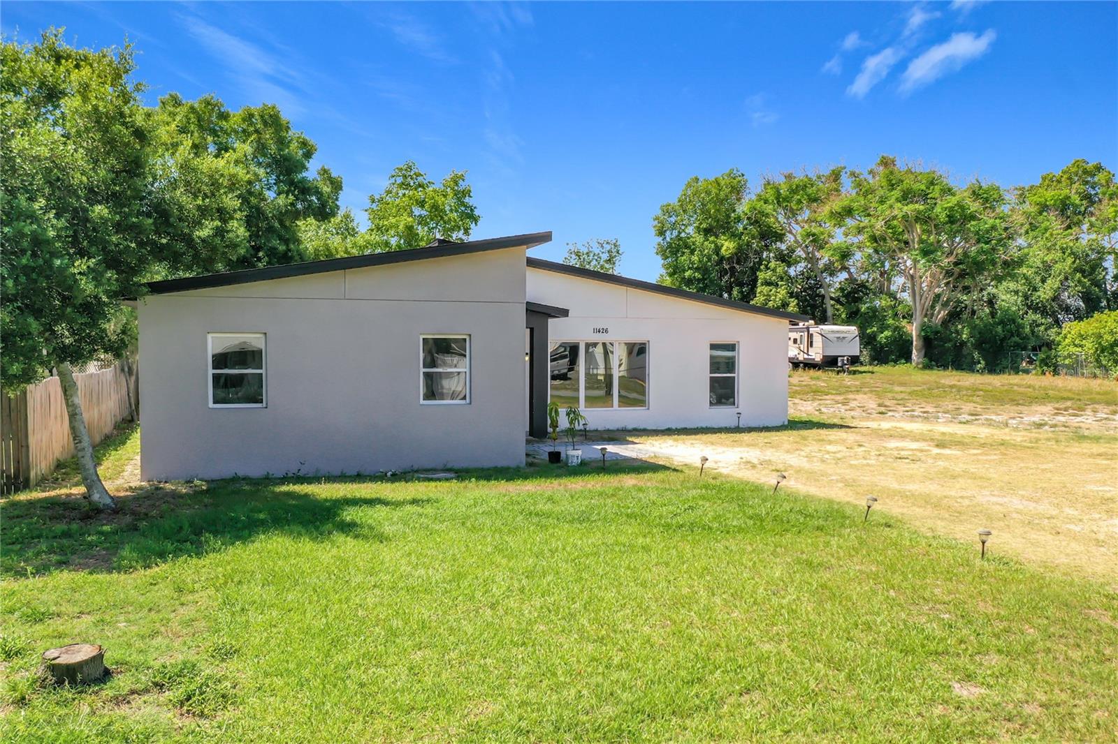 11426 LAKEVIEW DRIVE