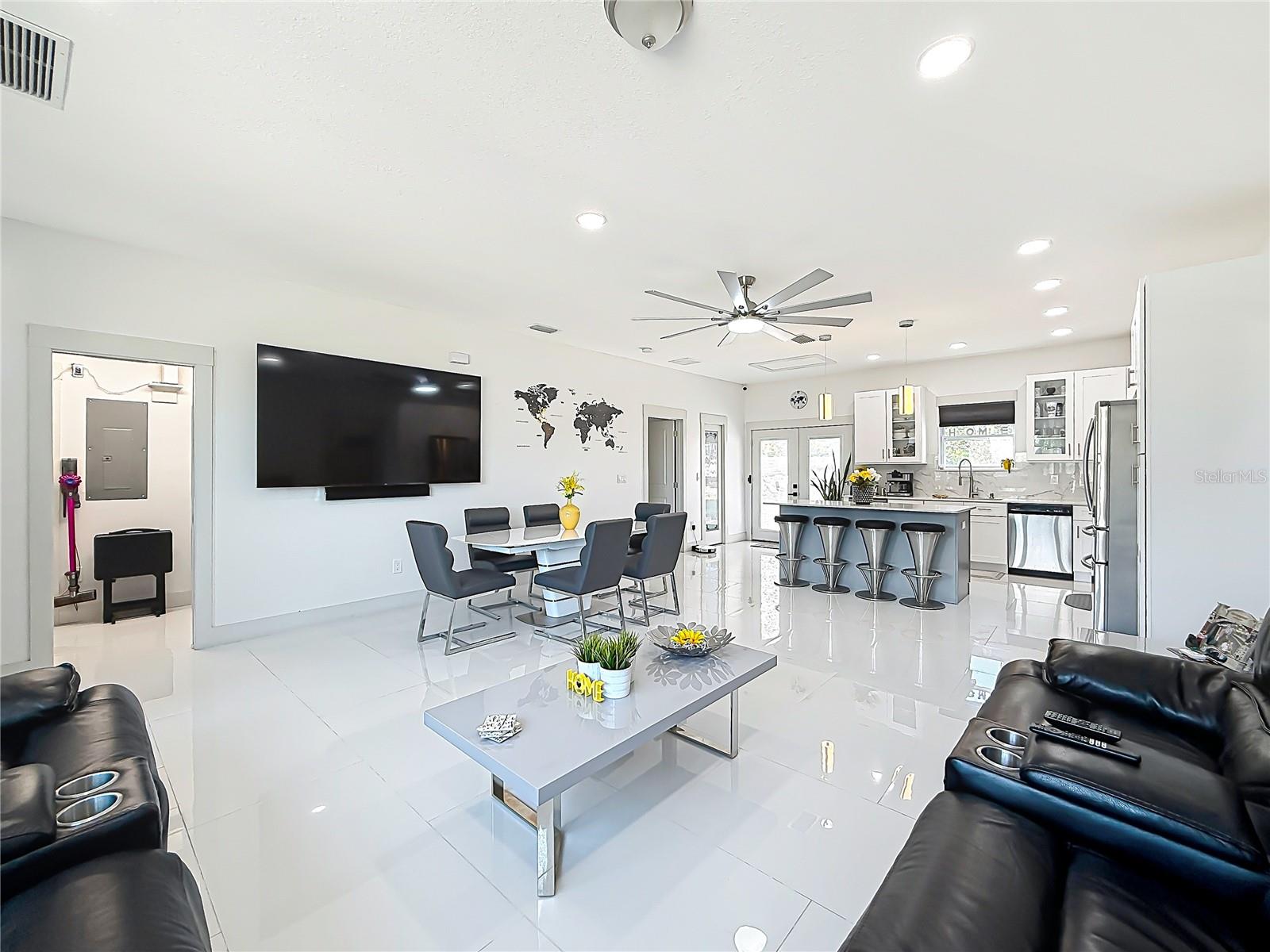 NO SUBDIVISION NAME - Residential