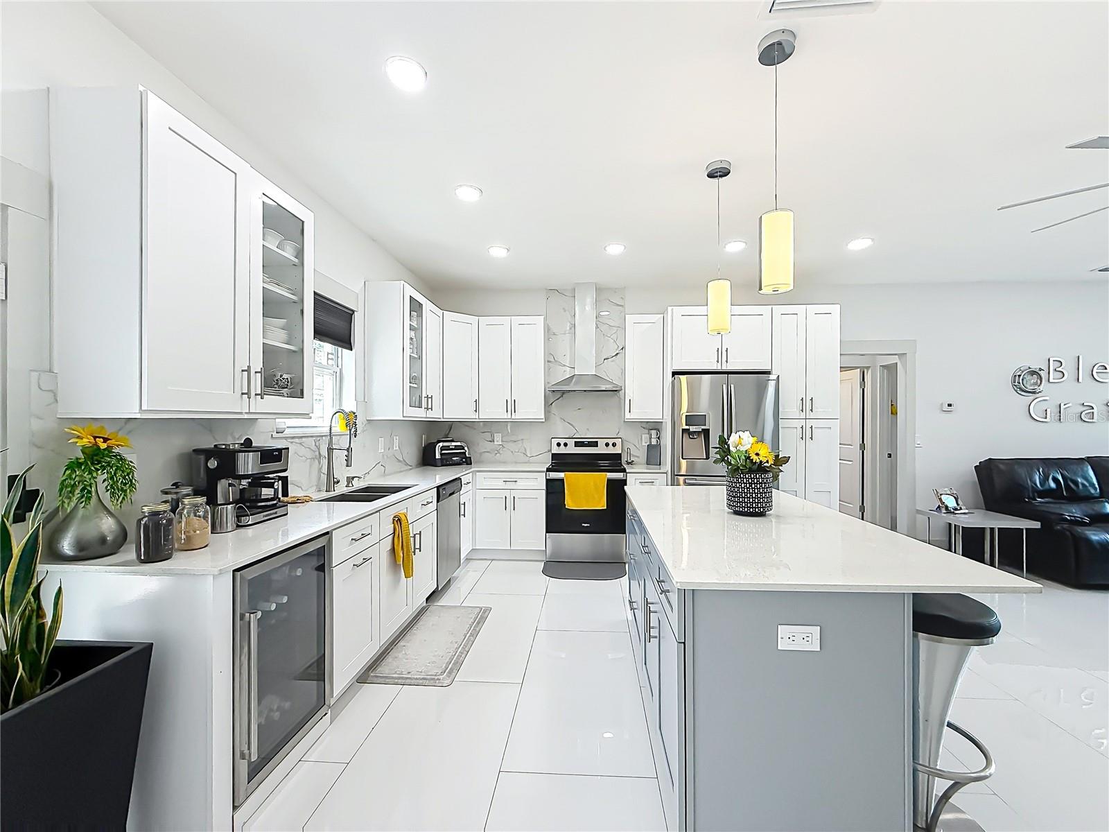 NO SUBDIVISION NAME - Residential