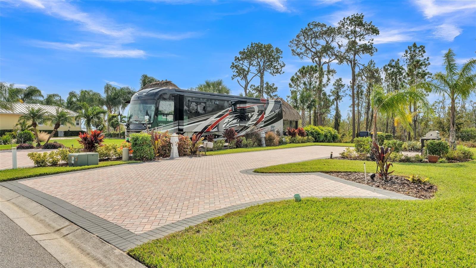 BAY LAKE RESIDENCE - Land