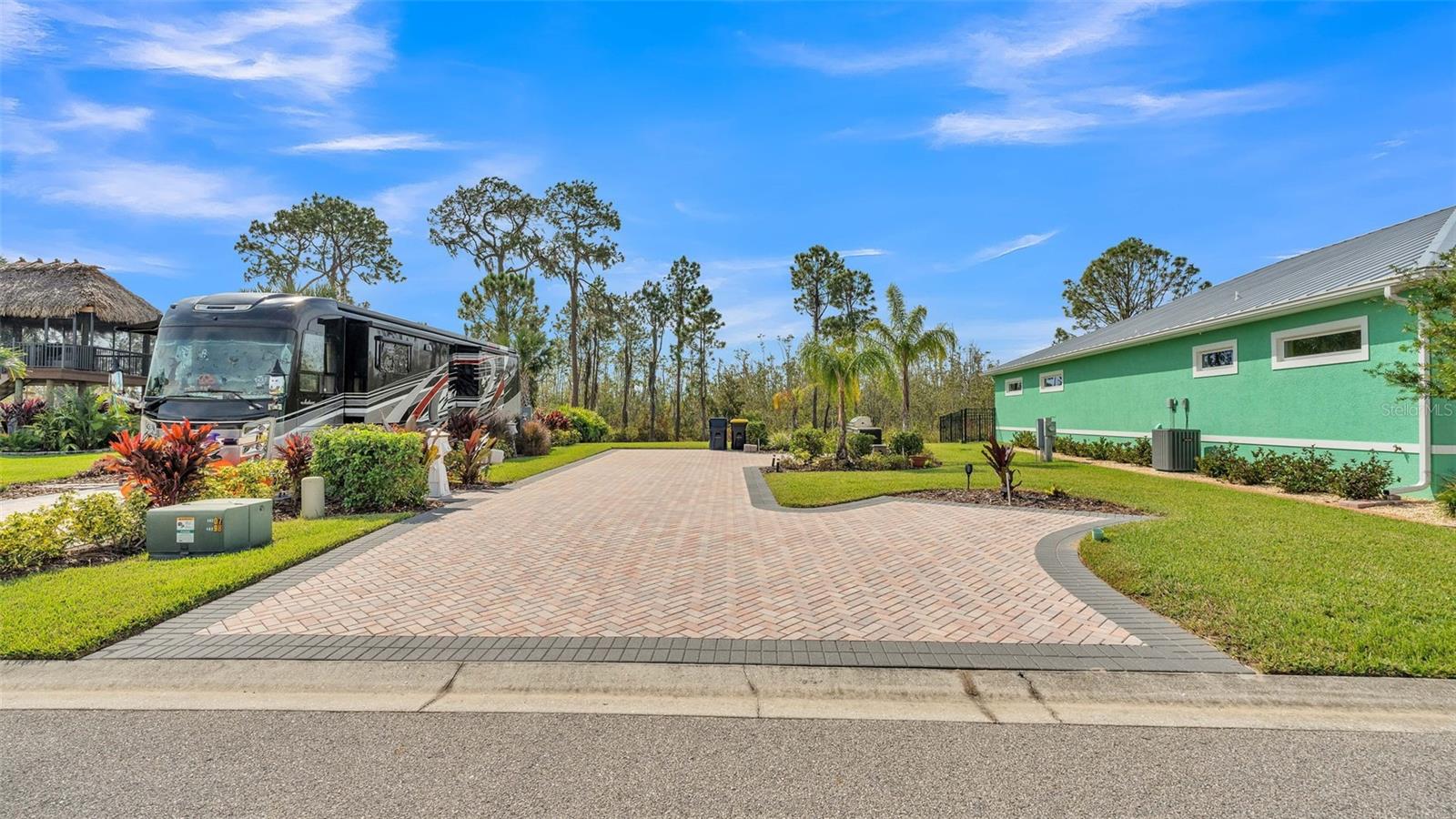 BAY LAKE RESIDENCE - Land