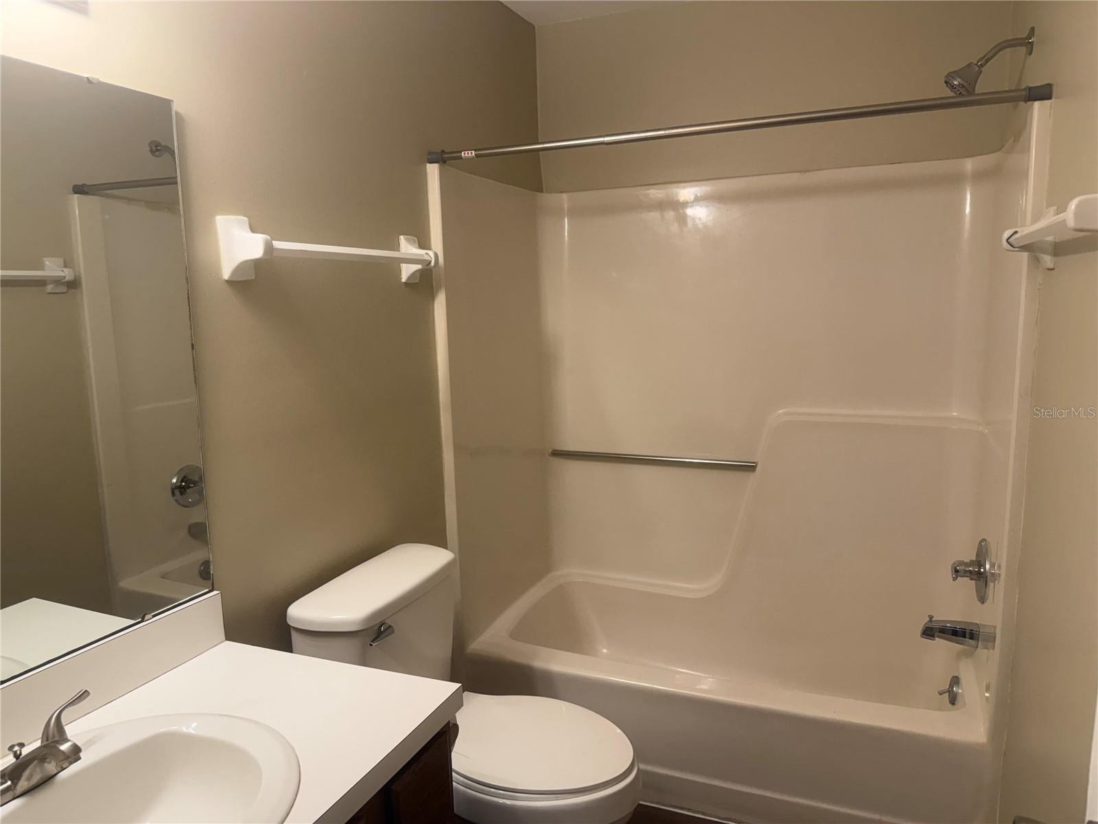 COUNTRY LAKE CONDO PH 01 - Residential