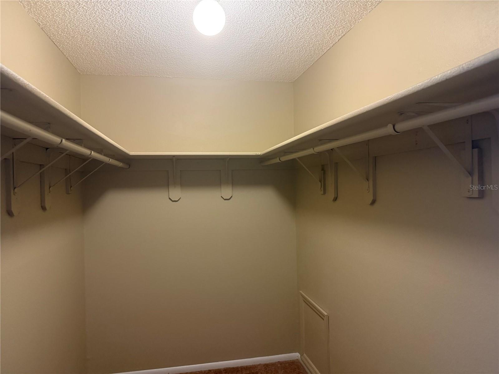 COUNTRY LAKE CONDO PH 01 - Residential