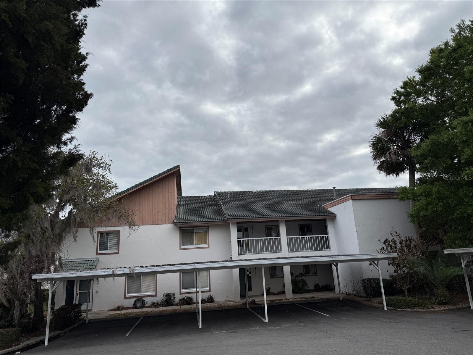 COUNTRY LAKE CONDO PH 01 - Residential