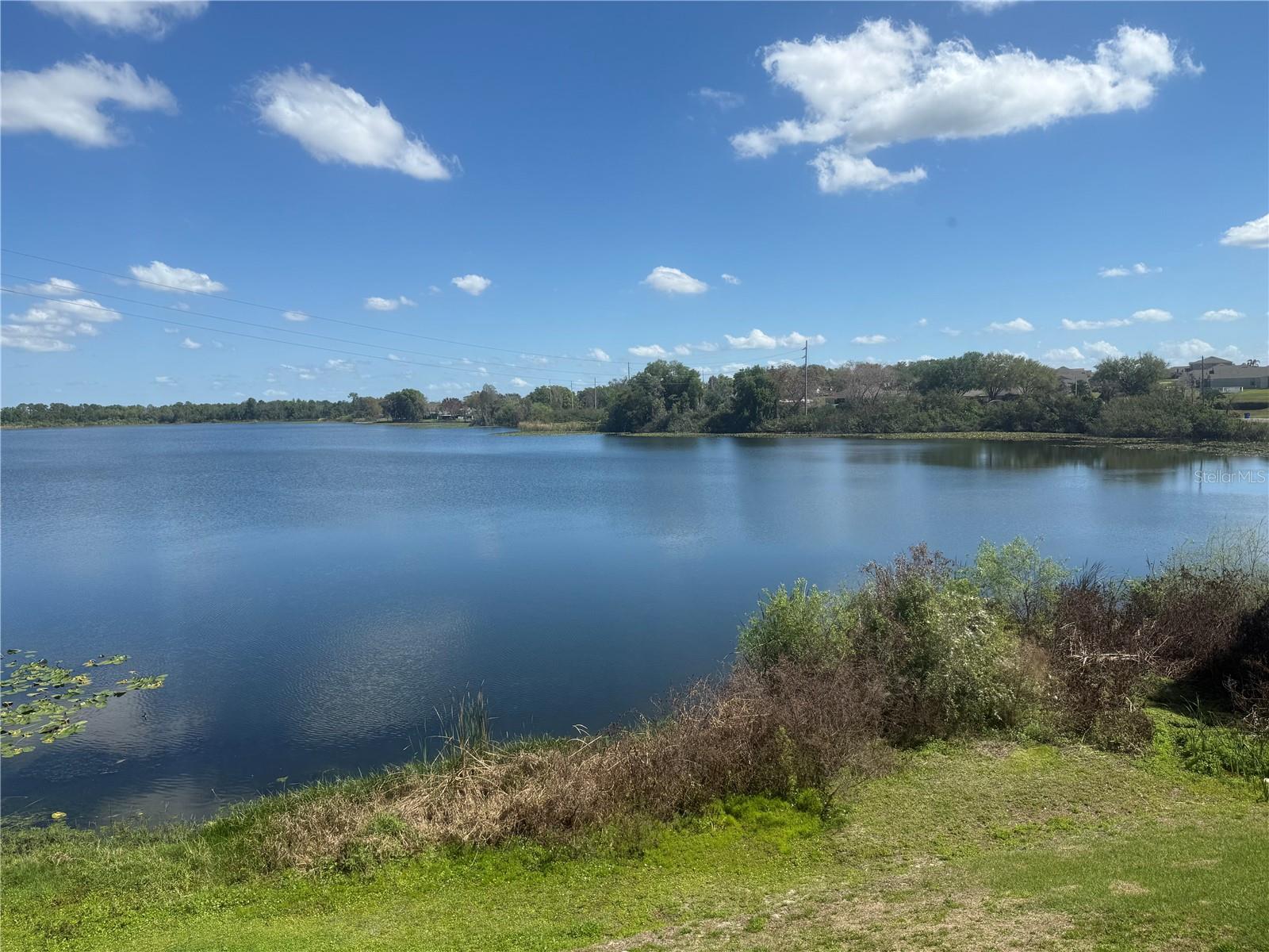 COUNTRY LAKE CONDO PH 01 - Residential