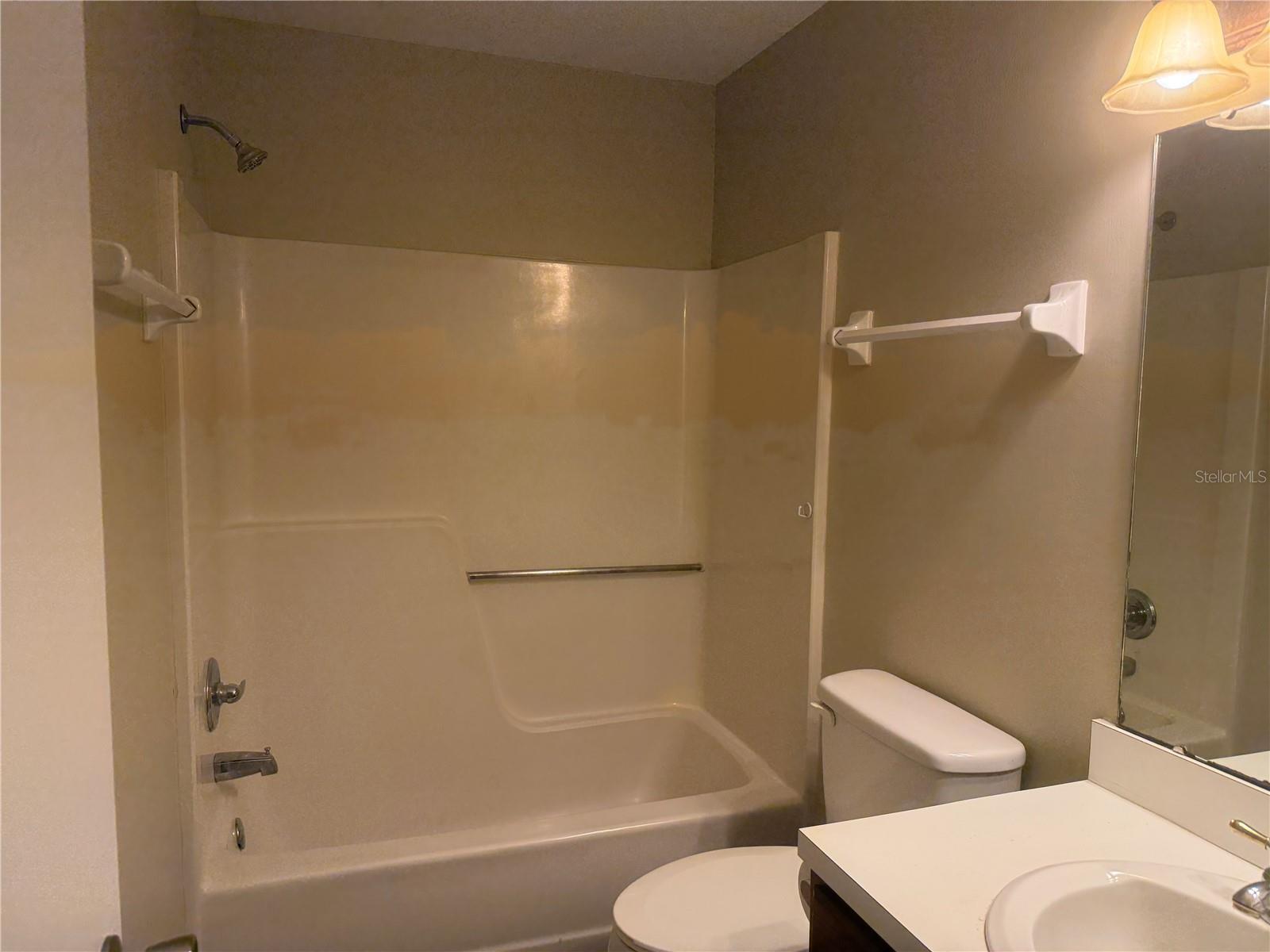 COUNTRY LAKE CONDO PH 01 - Residential