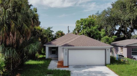 A home in LAKELAND