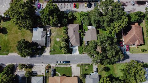 A home in LAKELAND