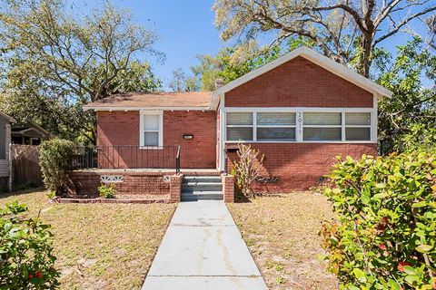 Photo of 2011 10th Street S, St Petersburg, FL 33705 (MLS # O6284605) Photo of 2011 10th Street S, St Petersburg, FL 33705 (MLS # O6284605)