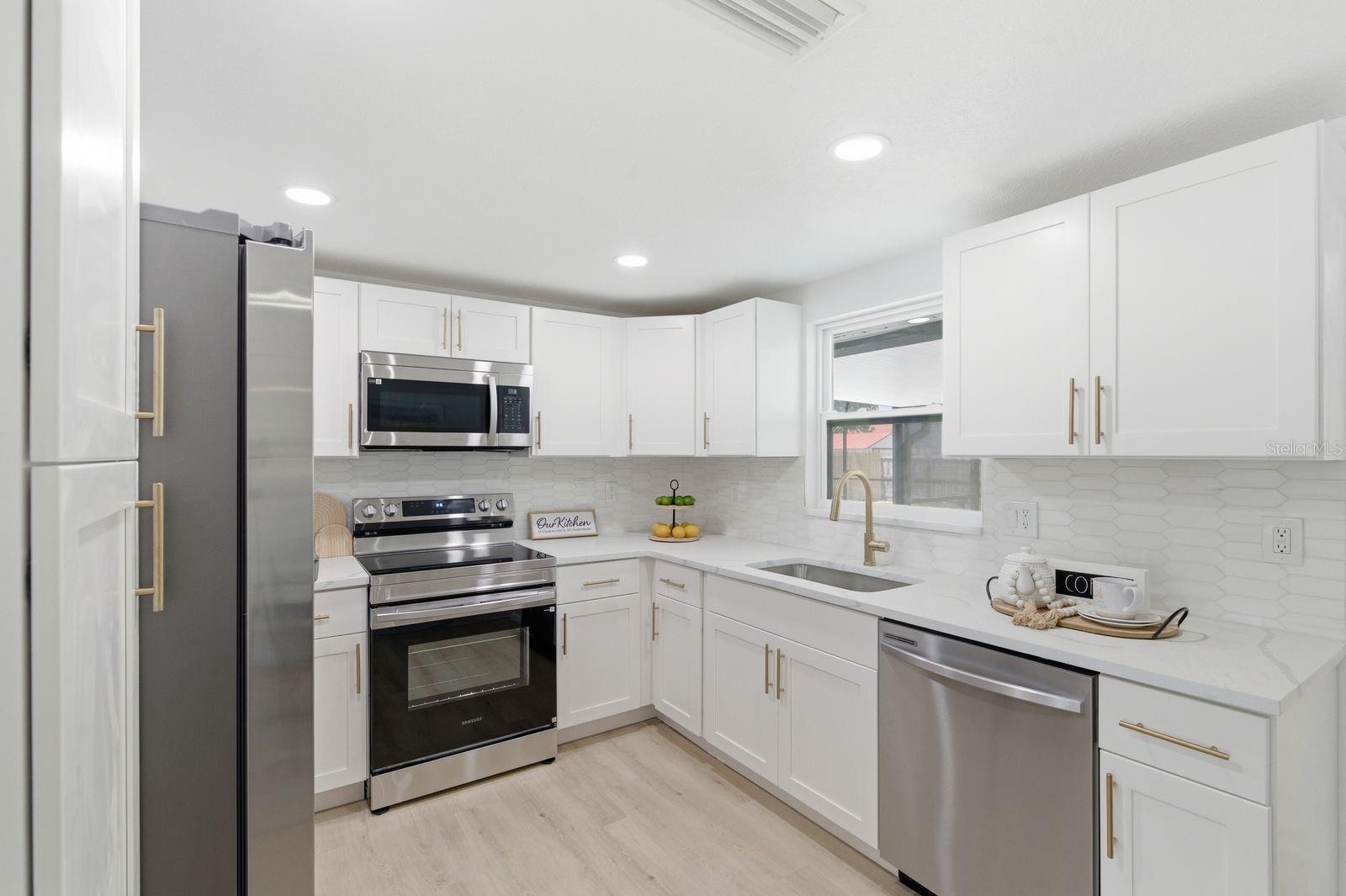 DE SOTO LAKES - Residential