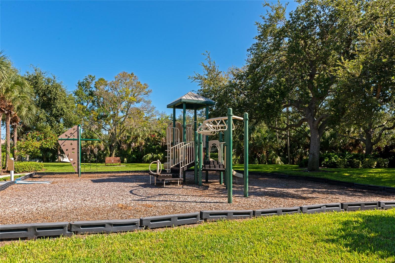 PALMA SOLA TRACE - Residential