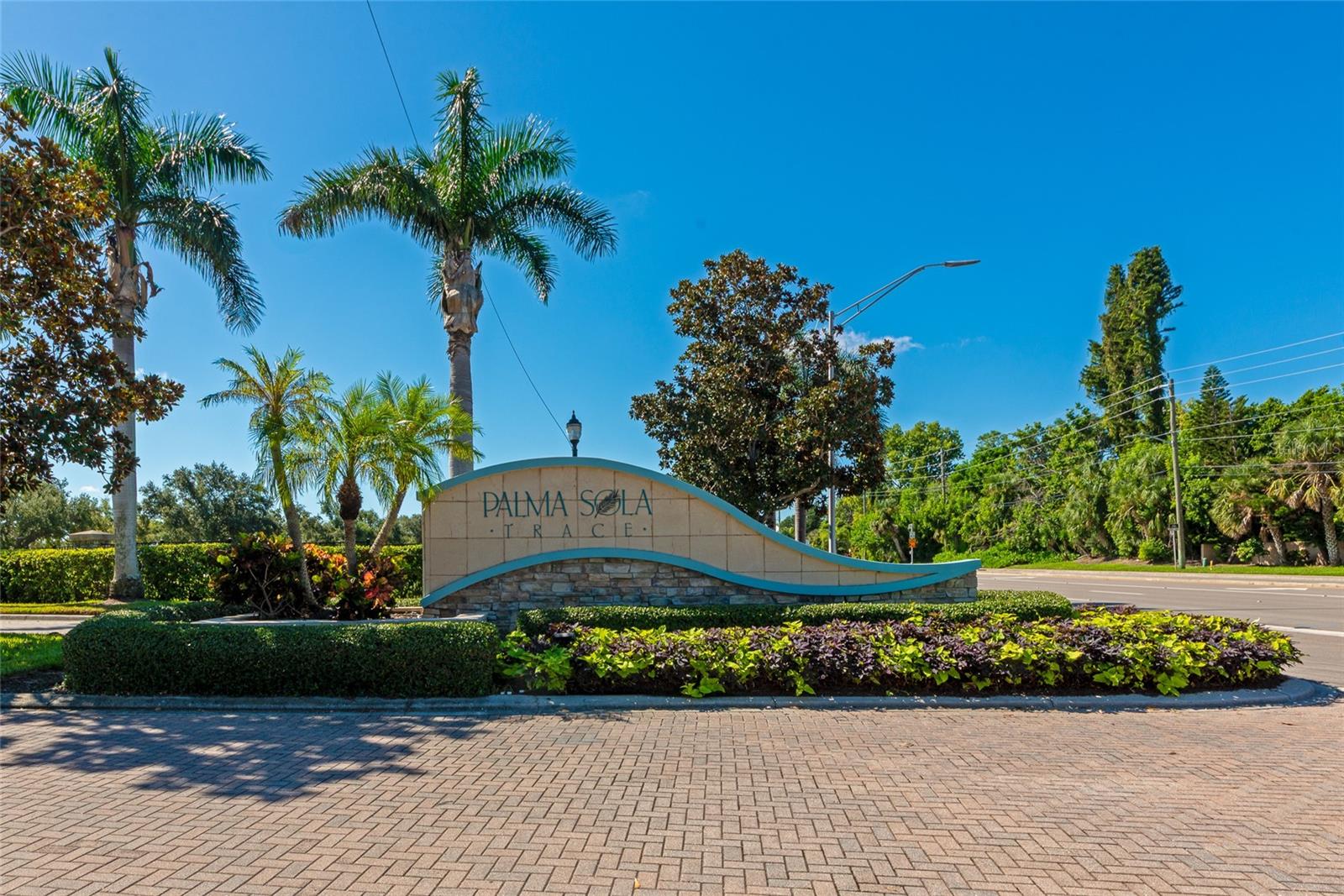 PALMA SOLA TRACE - Residential