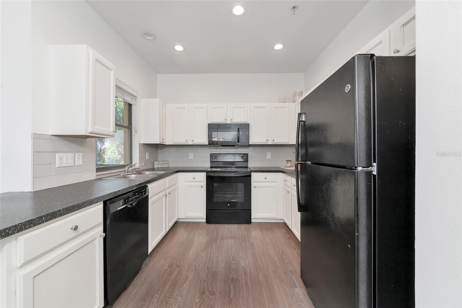 PALMA SOLA TRACE - Residential