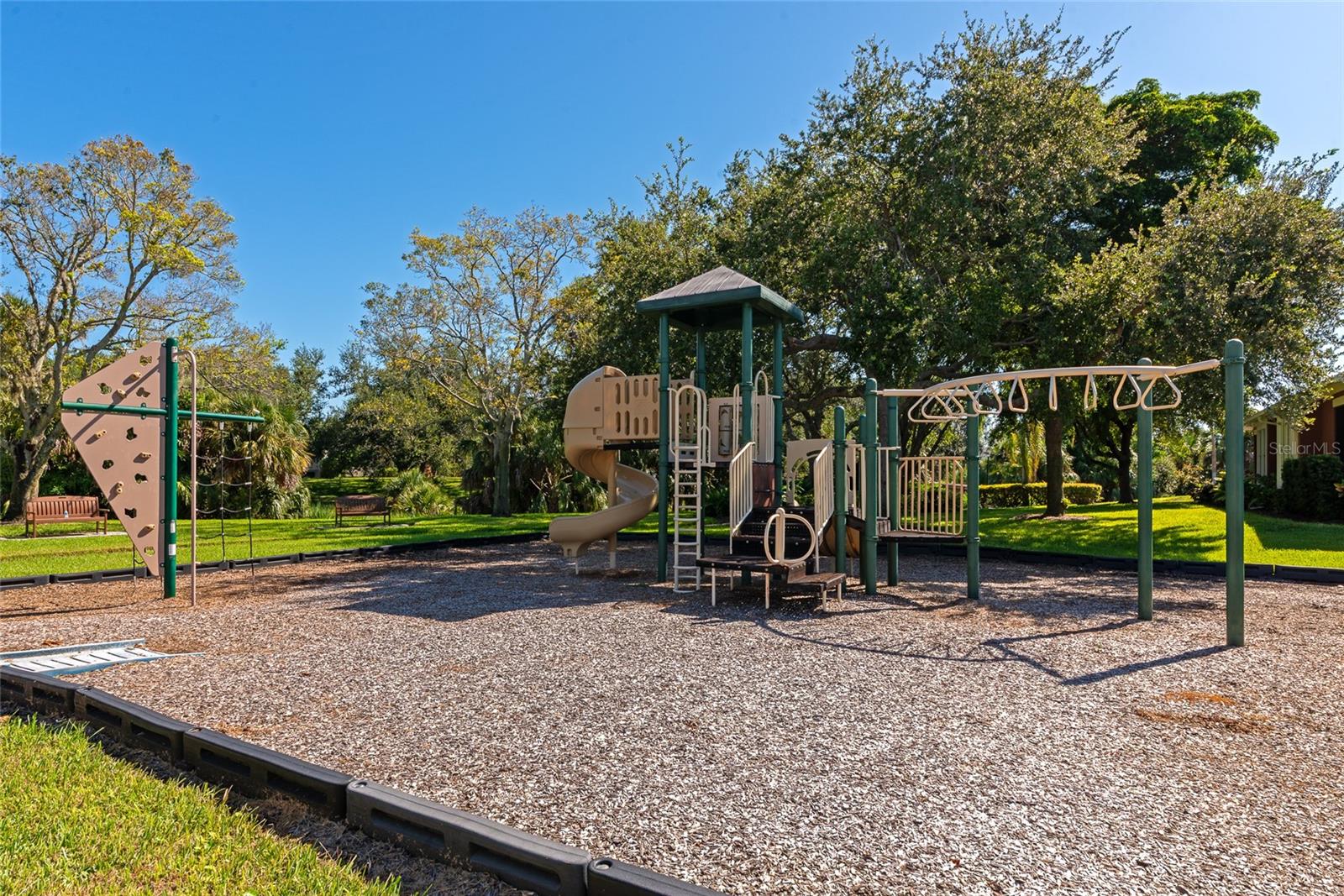 PALMA SOLA TRACE - Residential