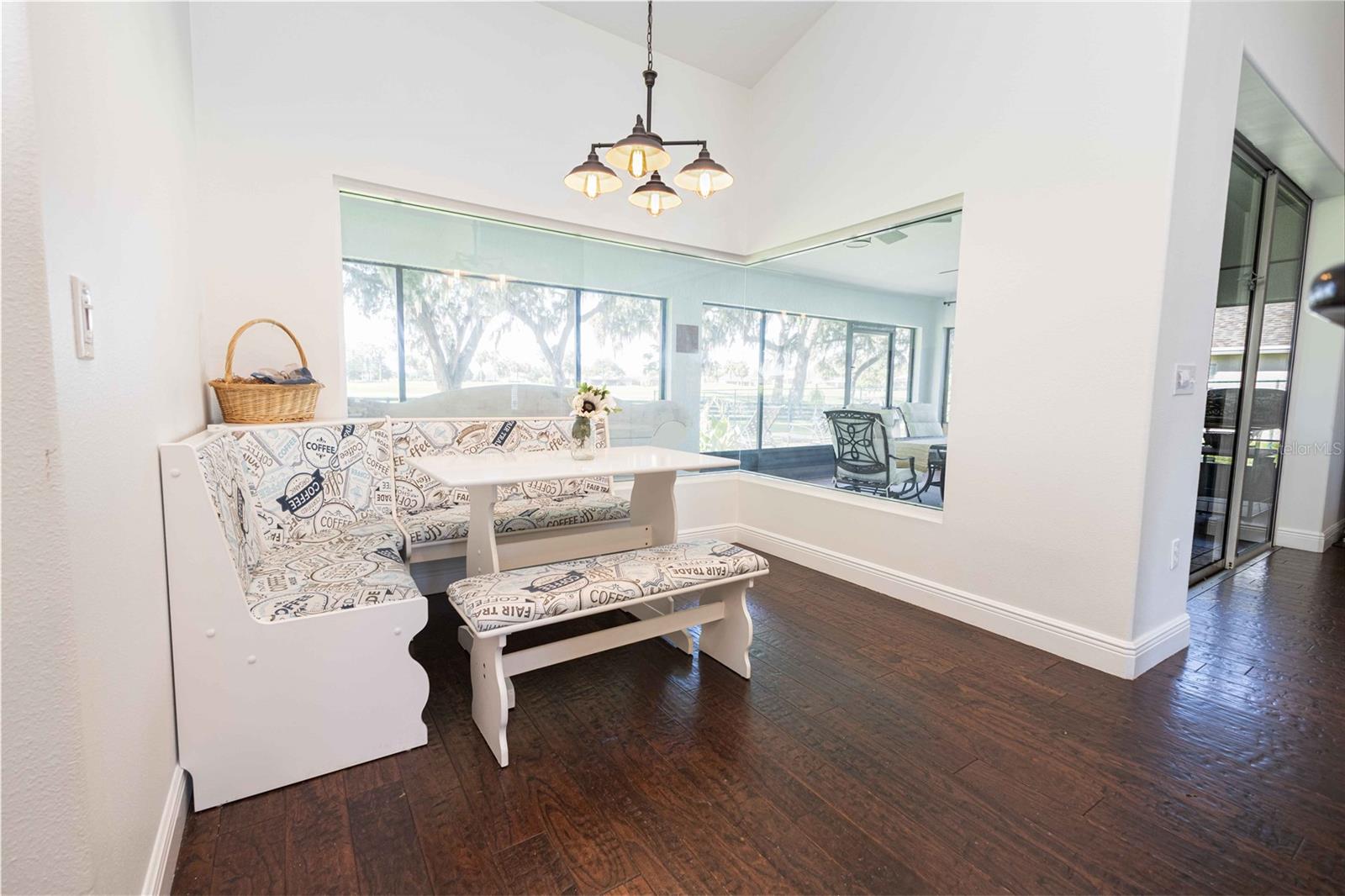 FAIRWAYS/ROLLING HILLS 01 - Residential