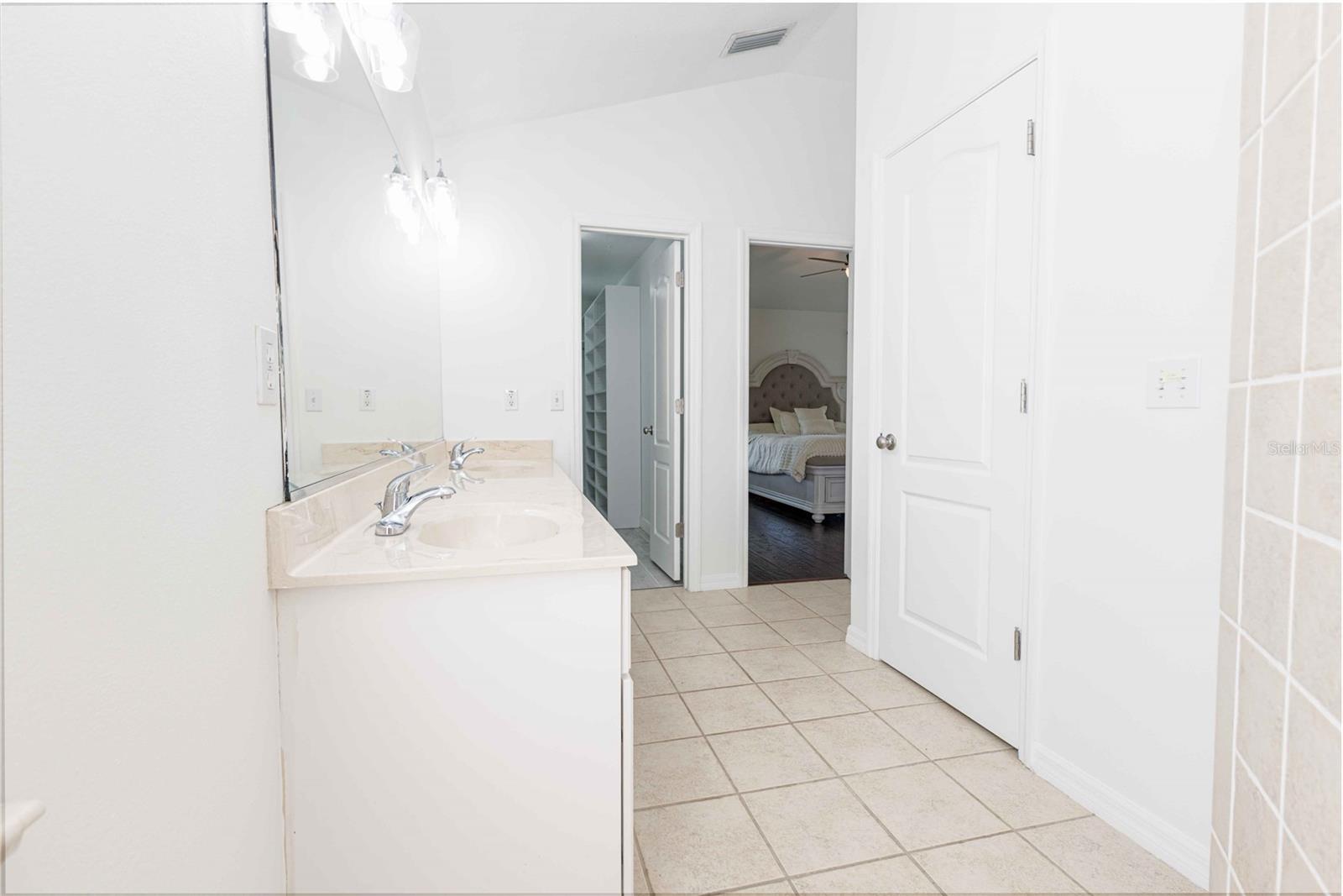 FAIRWAYS/ROLLING HILLS 01 - Residential