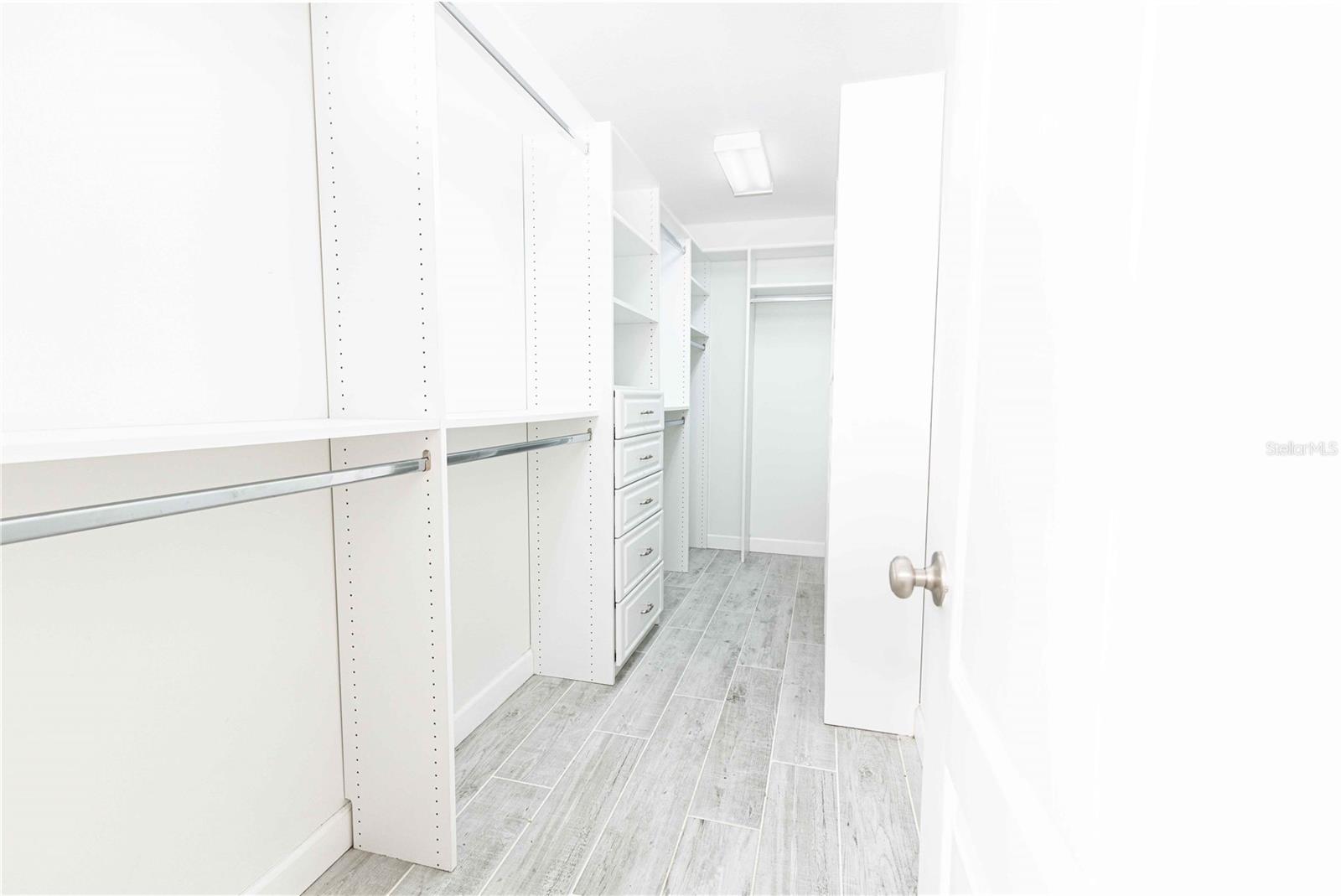 FAIRWAYS/ROLLING HILLS 01 - Residential