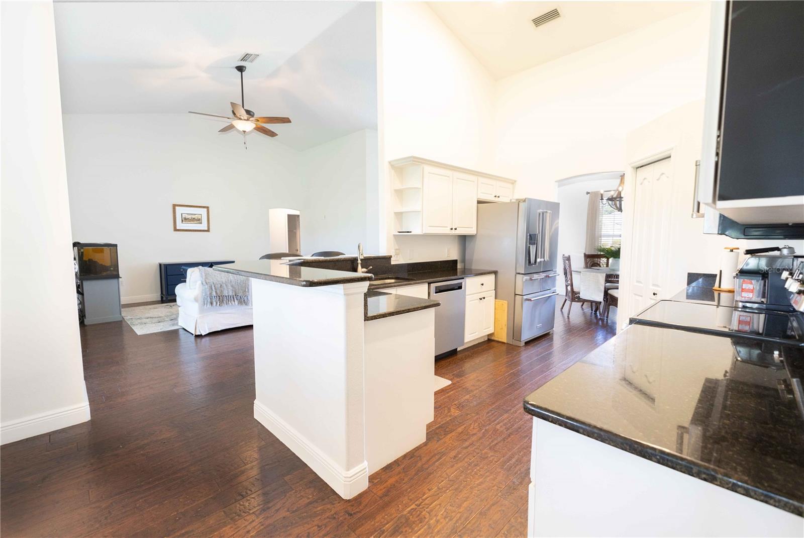 FAIRWAYS/ROLLING HILLS 01 - Residential