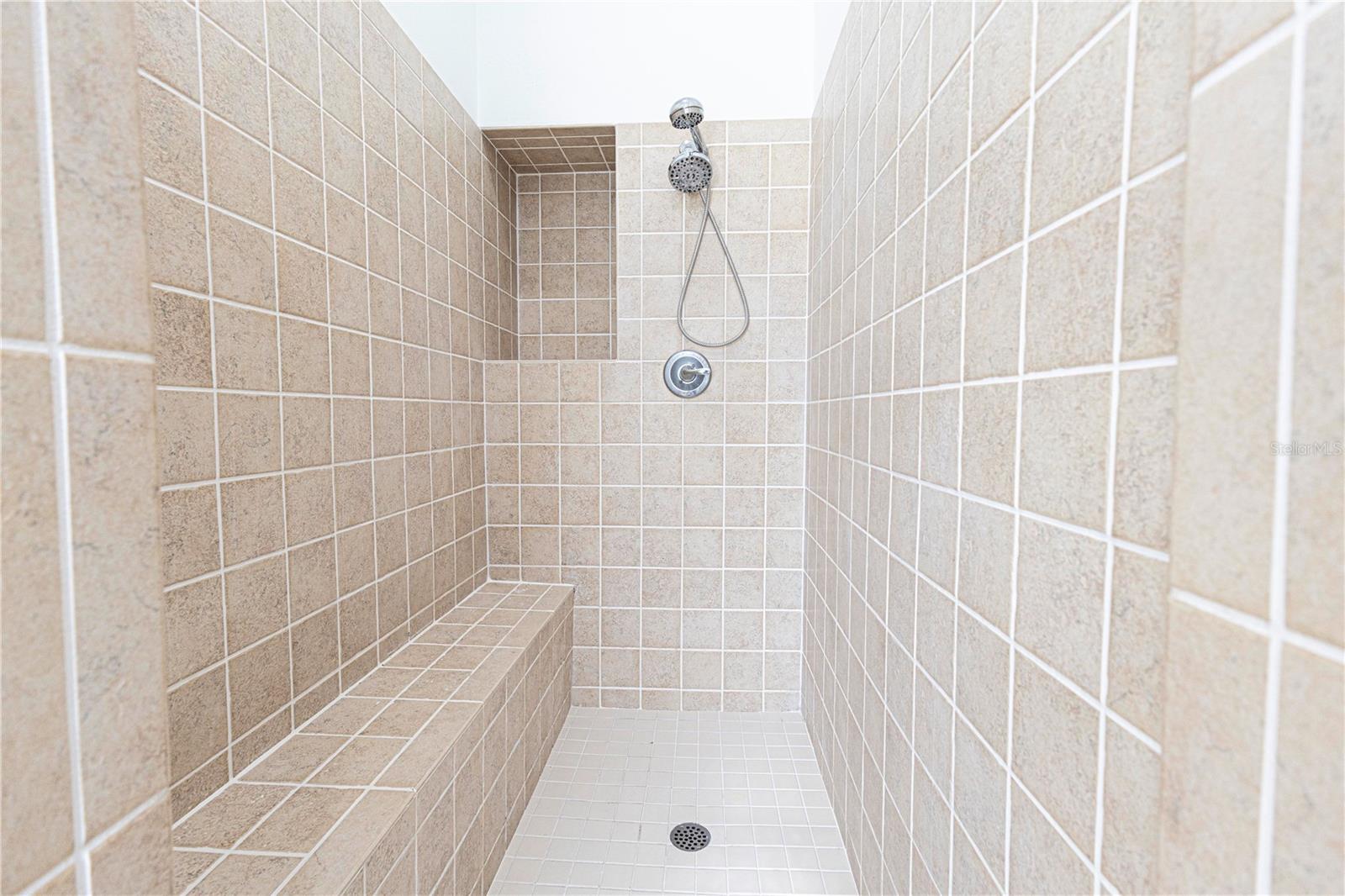 FAIRWAYS/ROLLING HILLS 01 - Residential