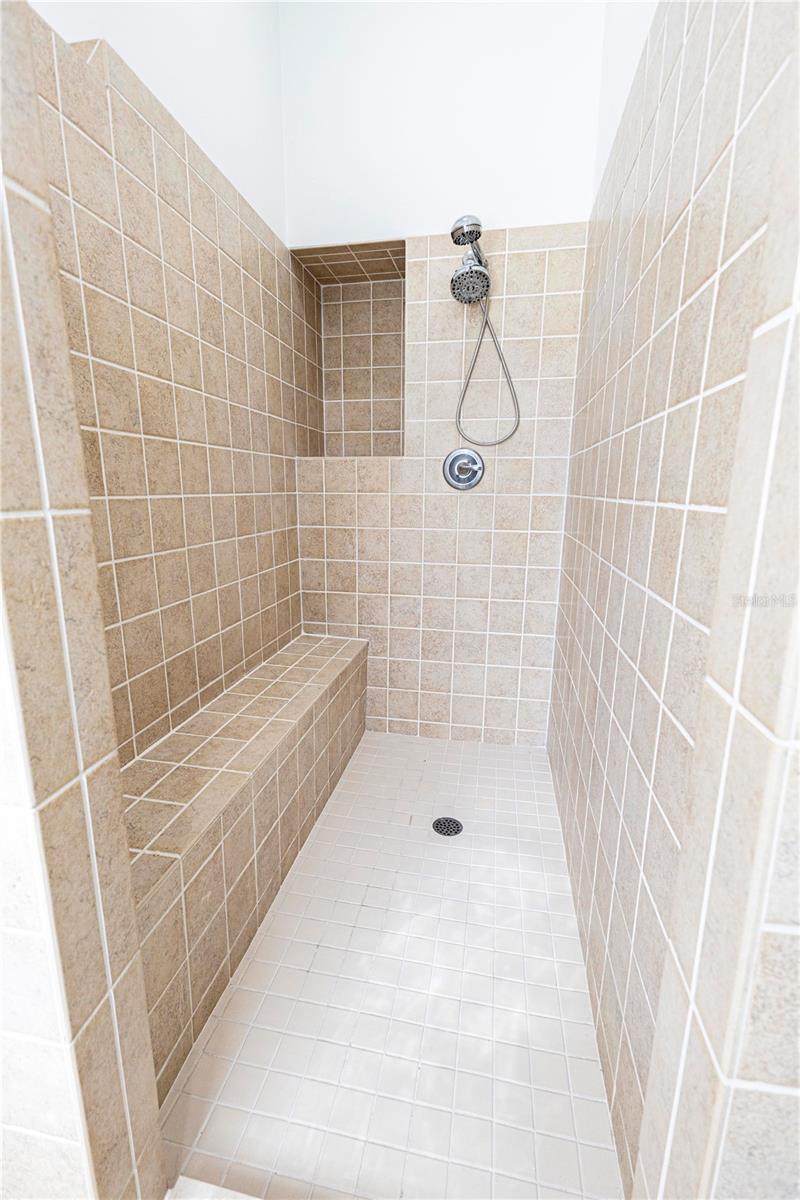 FAIRWAYS/ROLLING HILLS 01 - Residential