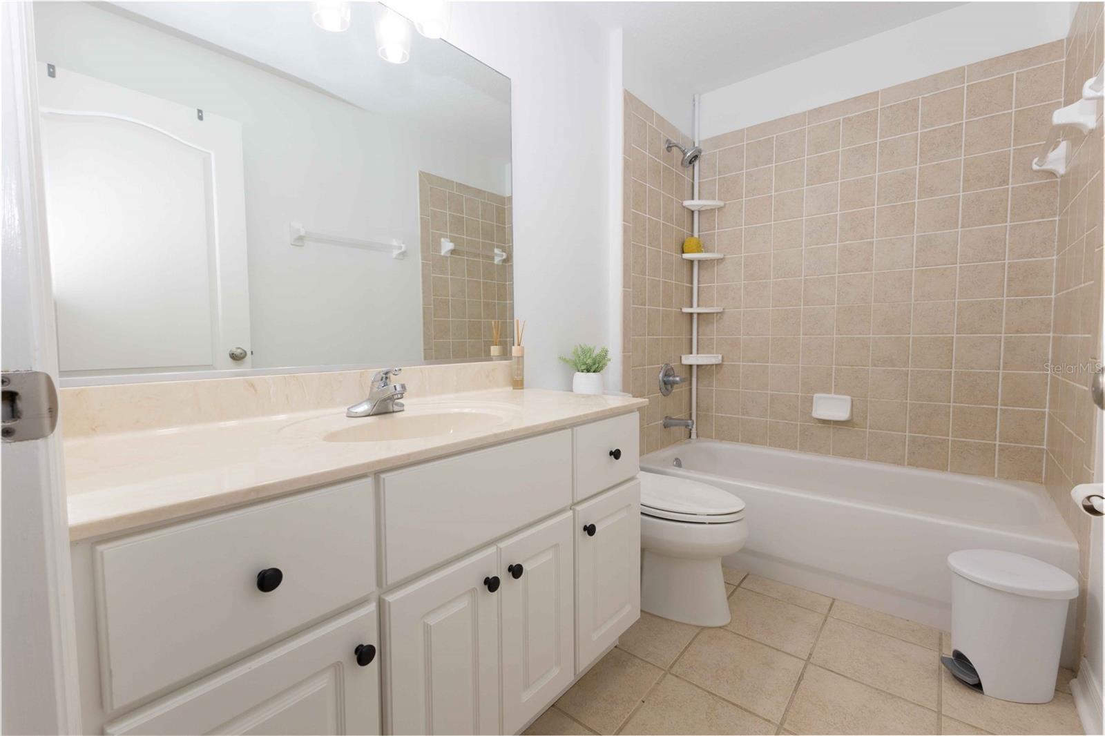 FAIRWAYS/ROLLING HILLS 01 - Residential