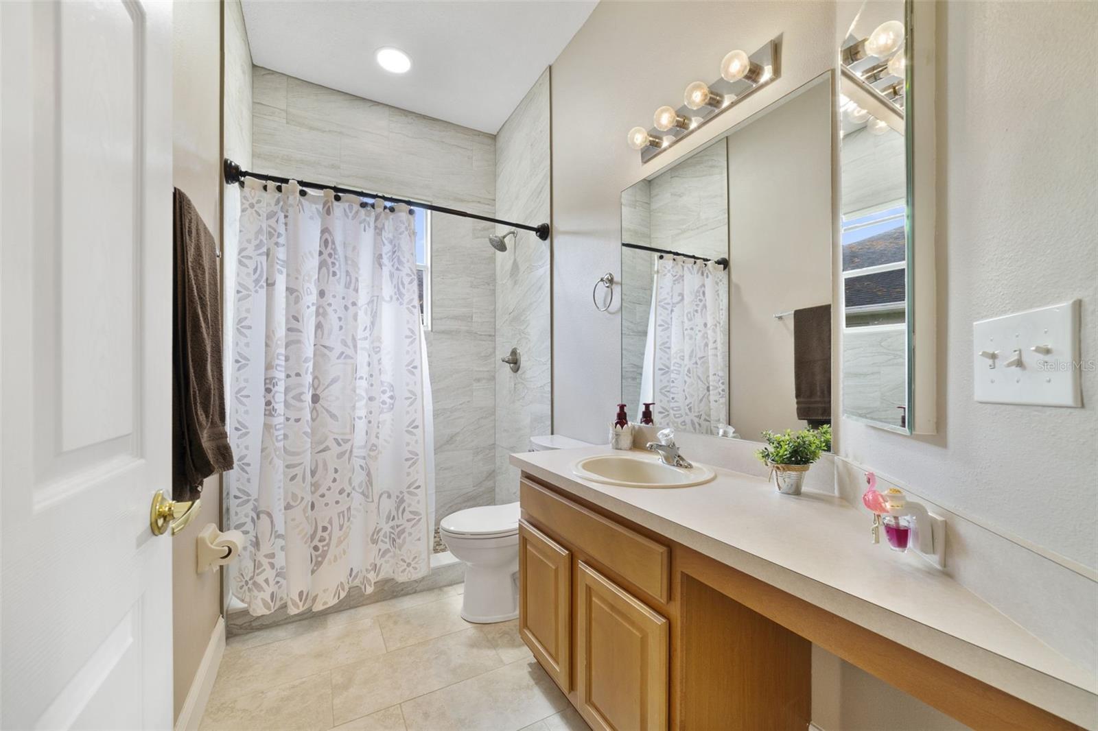 VISTA LAKES VILLAGE N-15 CARLISLE - Residential