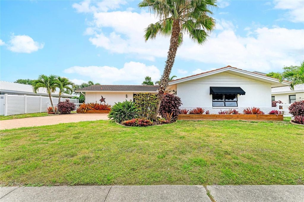 Photo of 7113 Antigua Place, Sarasota, FL 34231 (MLS # A4693104)