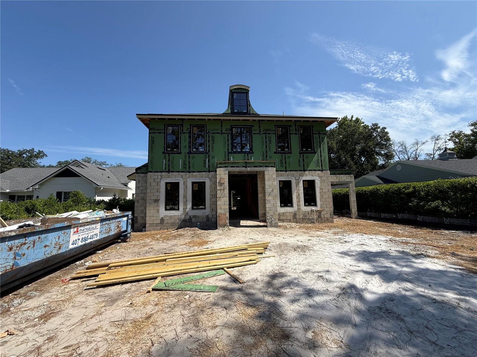207 E KINGS WAY