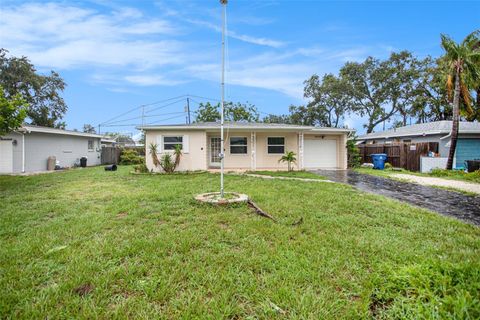 A home in SEMINOLE