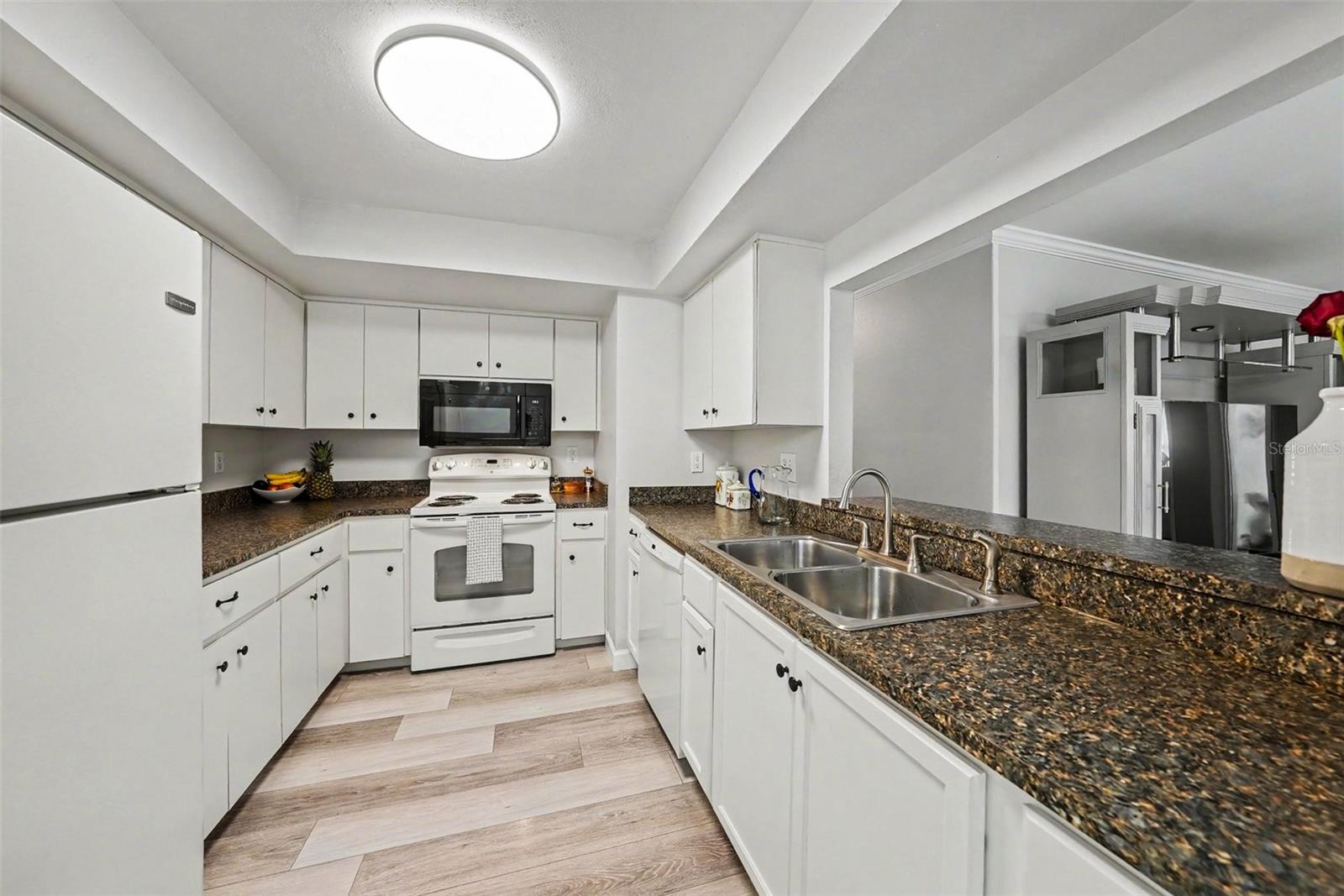 GOLF VIEW VILLAS CONDO 01 - Residential