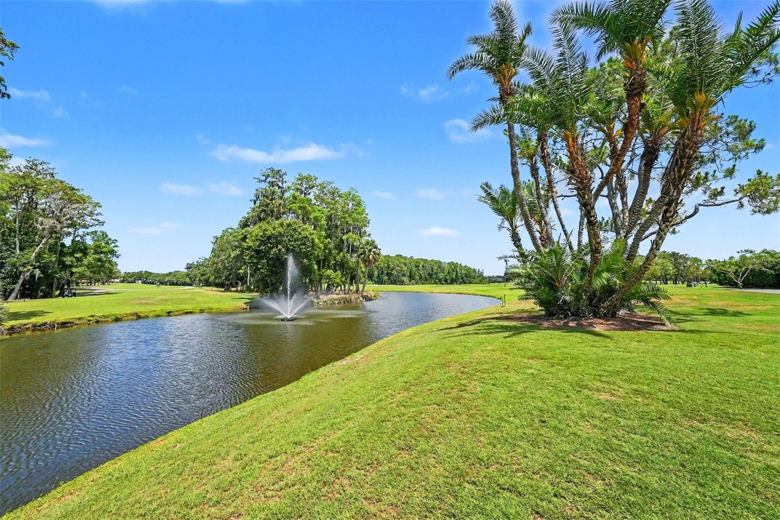 GOLF VIEW VILLAS CONDO 01 - Residential