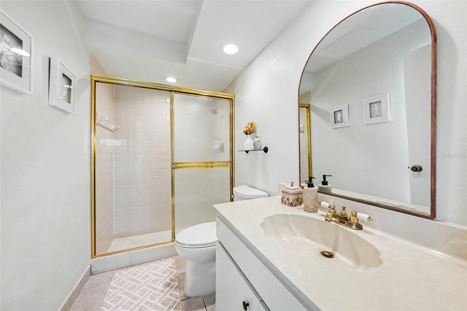 GOLF VIEW VILLAS CONDO 01 - Residential