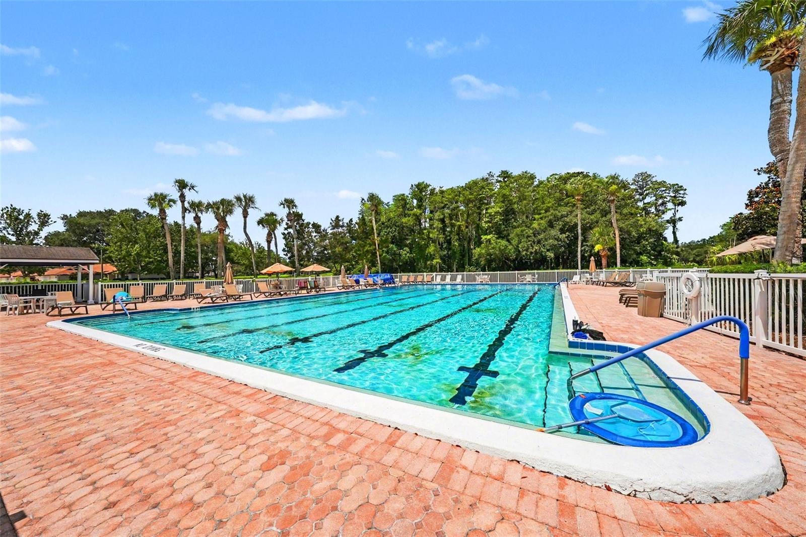 GOLF VIEW VILLAS CONDO 01 - Residential
