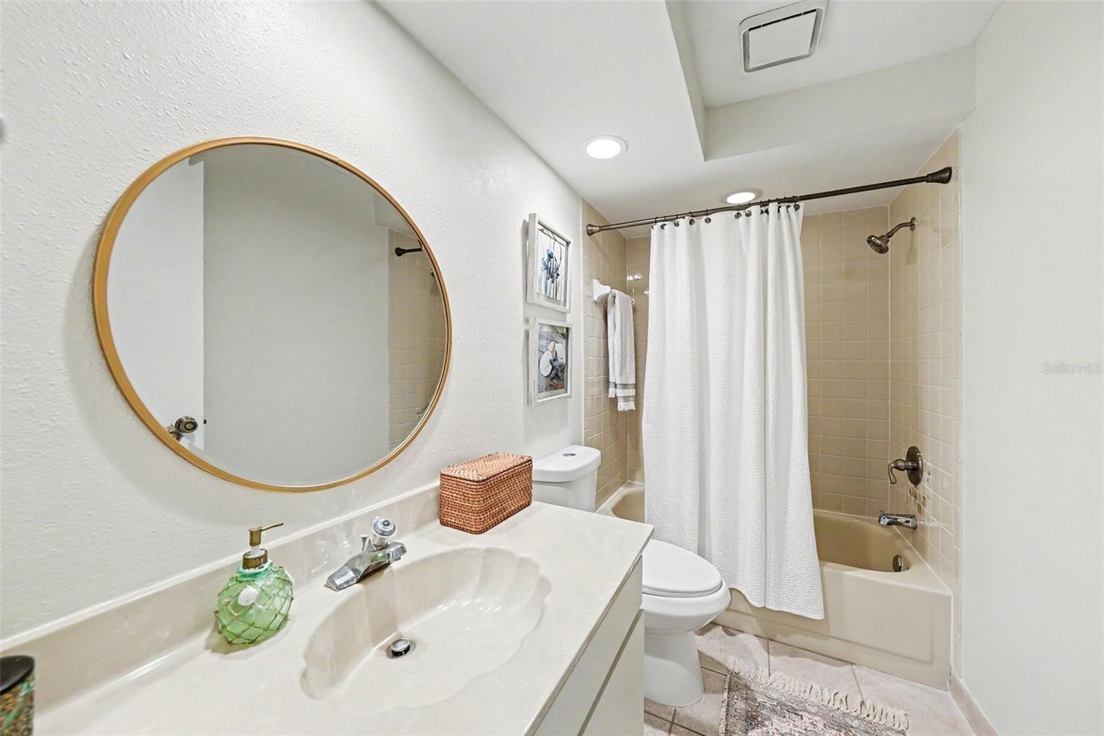 GOLF VIEW VILLAS CONDO 01 - Residential