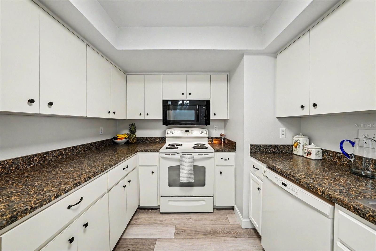 GOLF VIEW VILLAS CONDO 01 - Residential