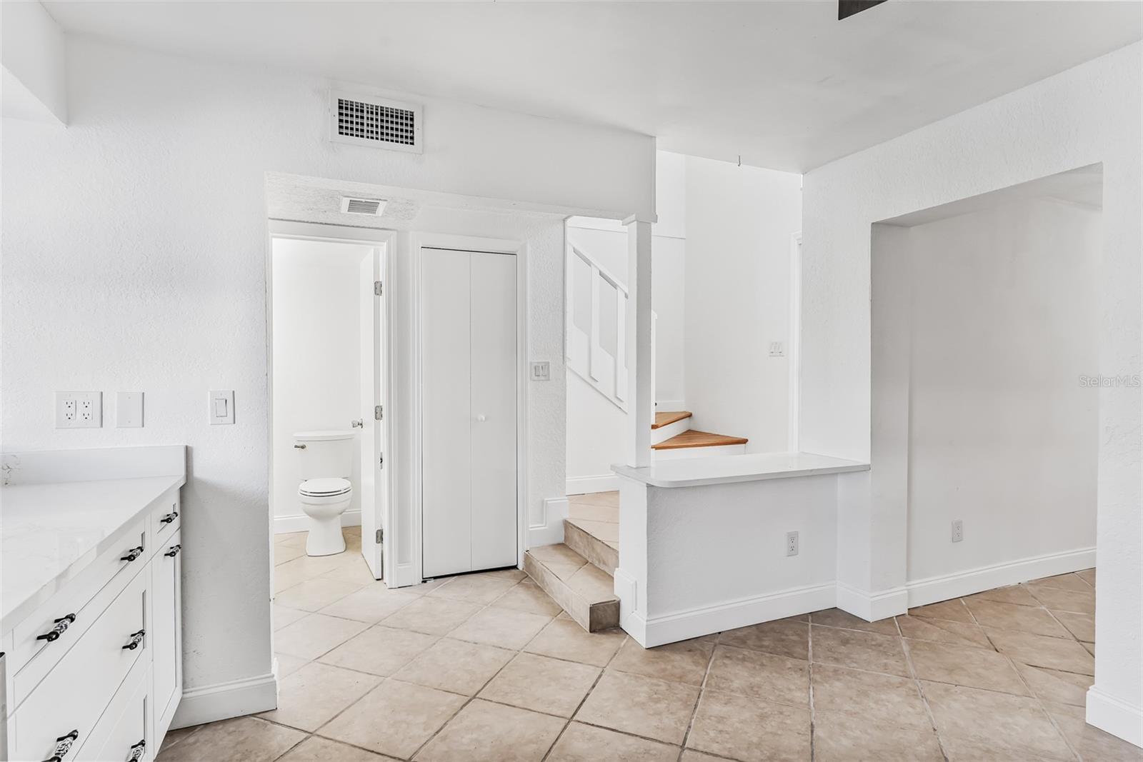 LA HACIENDA CONDO - Residential