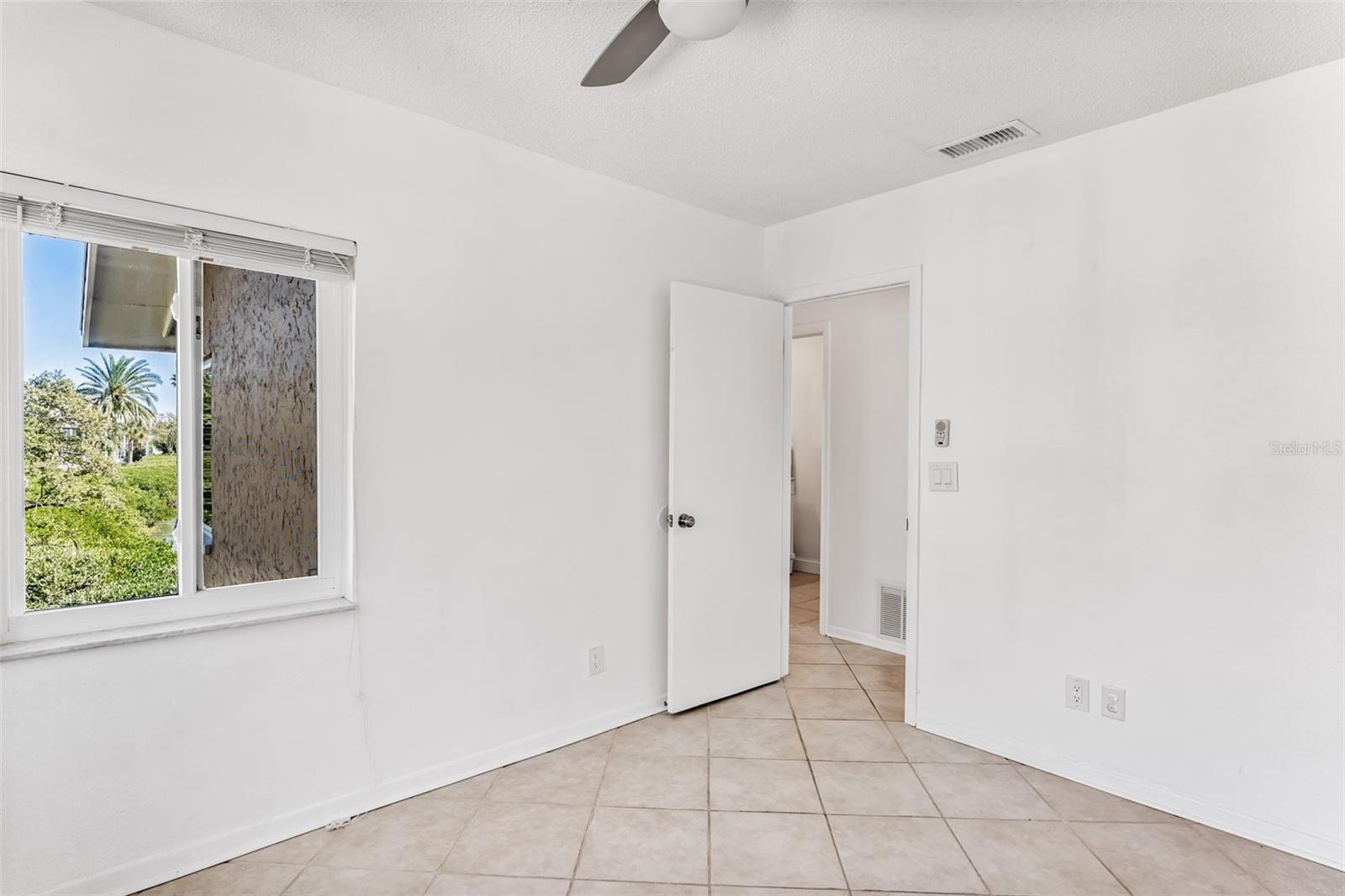 LA HACIENDA CONDO - Residential