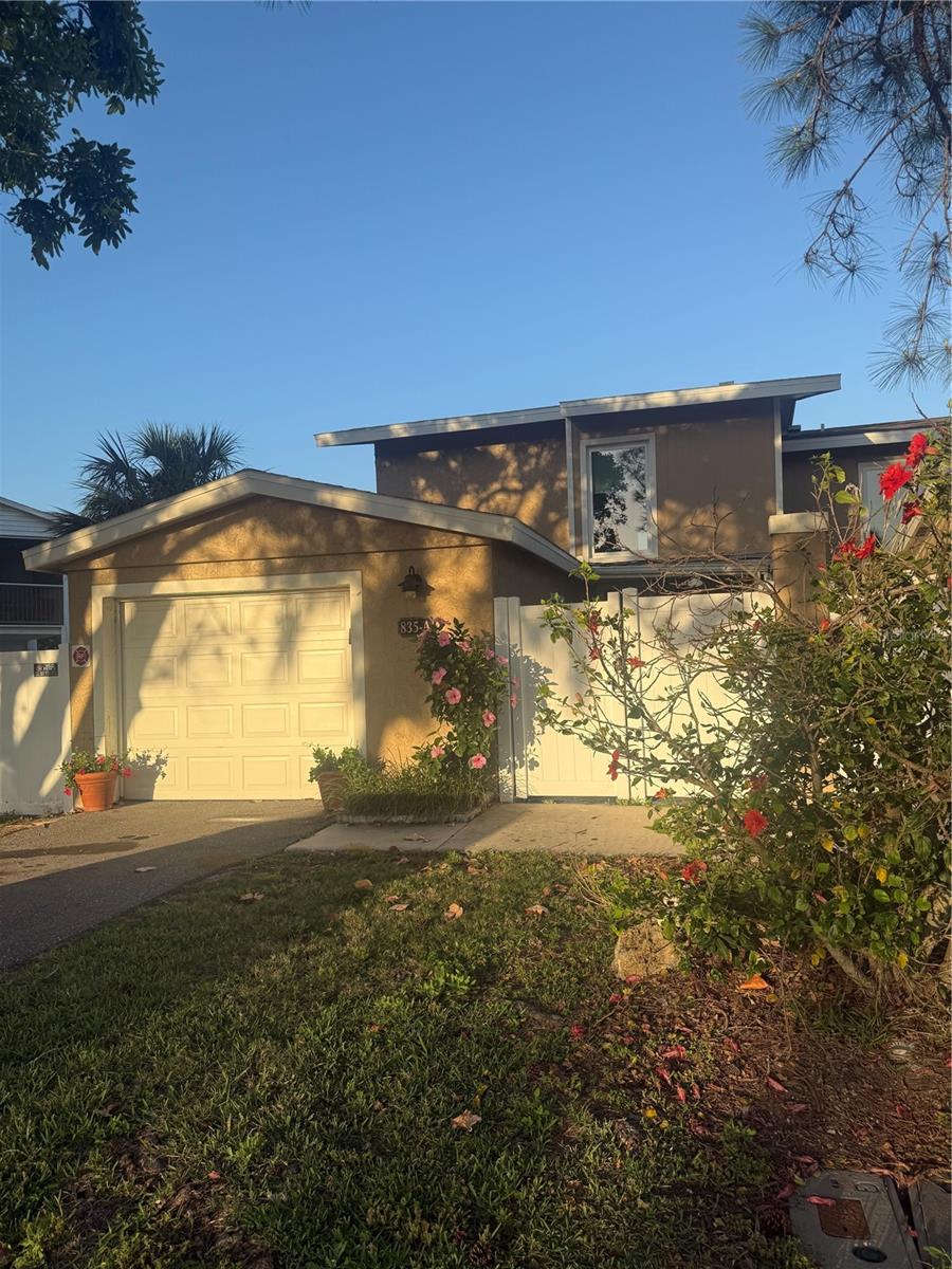 LA HACIENDA CONDO - Residential